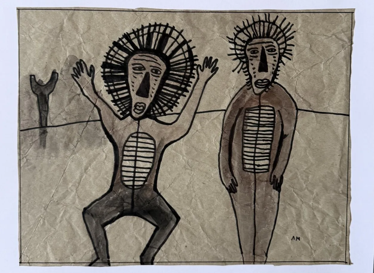 Deux figures masquées à crinière hérissée, l'une bras levés, torses striés, papier froissé beige