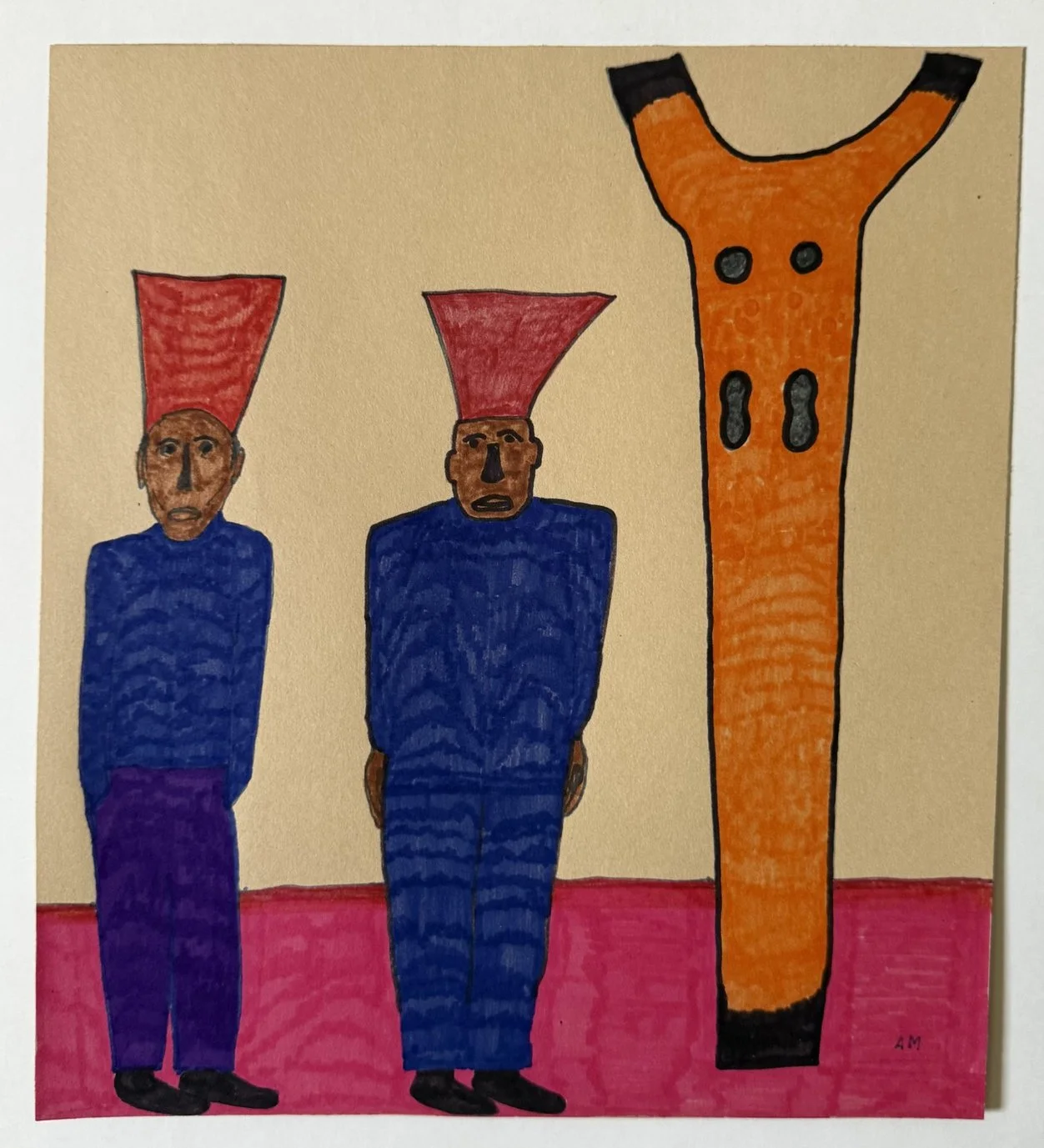 Deux hommes identiques en costume bleu à côté d'un totem orange à pois, fond rose