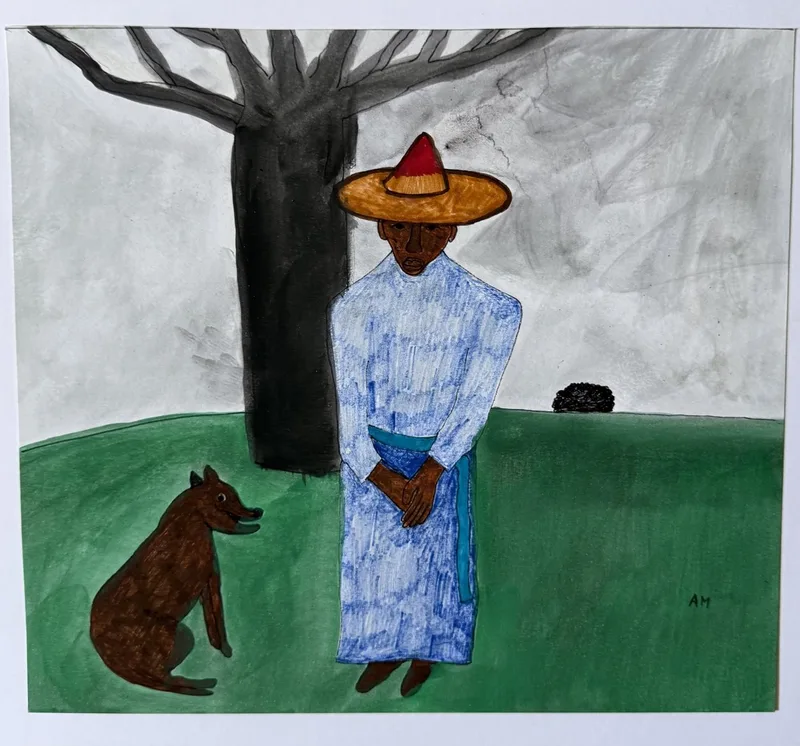 Homme en robe bleue et chapeau orange sous un arbre sombre, chien brun sur pelouse verte