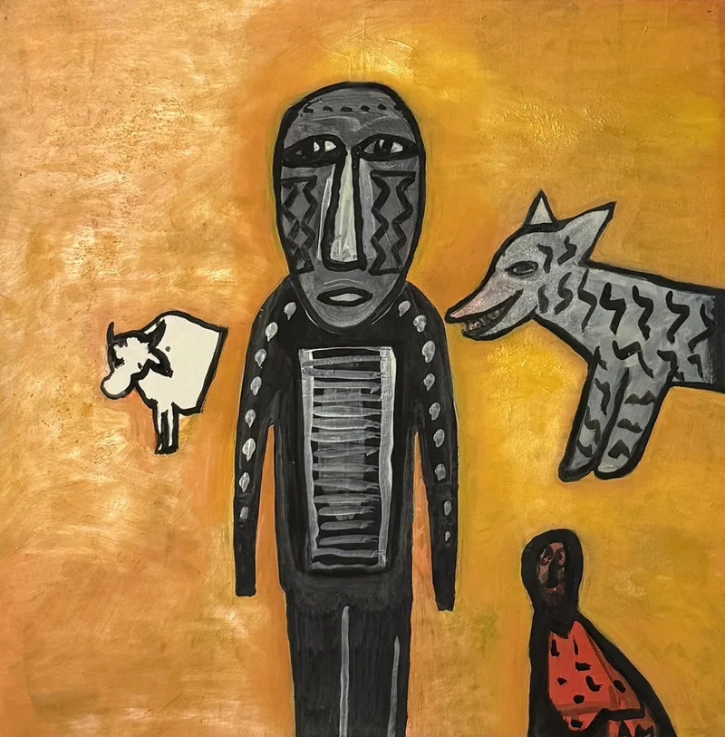 Figure masquée grise entourée d'un mouton, d'une hyène et d'un personnage drapé de rouge
