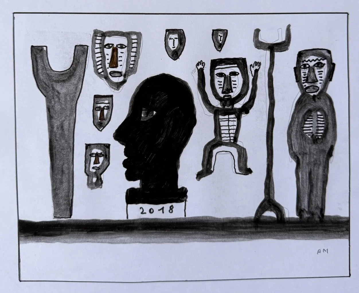 Rangée de masques et figures africaines stylisées, outil en fourche, échelle, tête noire massive