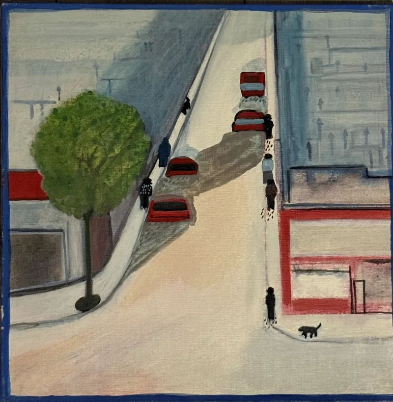 Rue en pente sous ciel gris, voitures rouges garées, devanture rouge et chien tenu en laisse