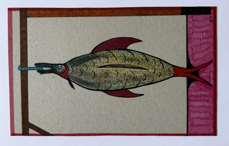 Grand poisson monté sur un cadre de bois comme un trophée, fond rose et rouge