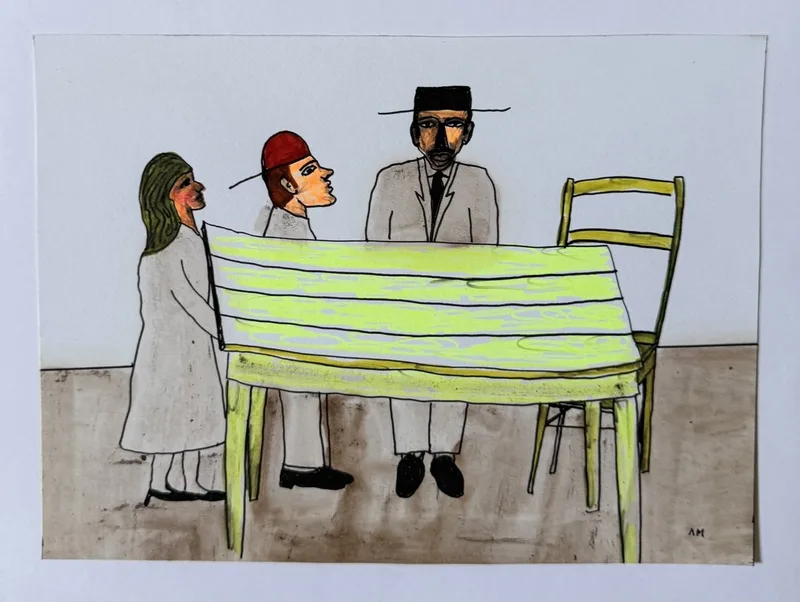Trois personnages autour d'une table striée verte, homme en noir avec lunettes, chaise vide