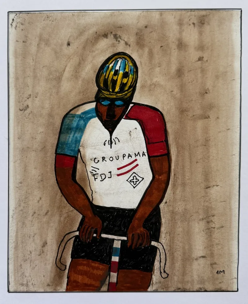 Portrait d'un cycliste au maillot Groupama-FDJ et casque rayé, fond sépia